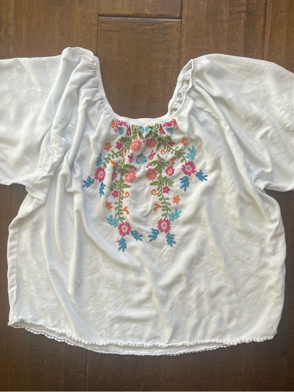 Ariat Frieda blouse with floral embroidery, short dolman sleeves Sz XL